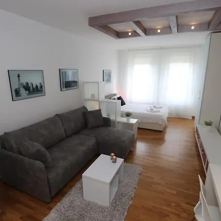 New Belville, Parking 5 Evra Dan