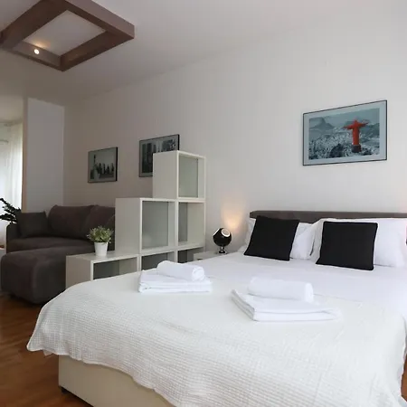 New Belville, Parking 5 Evra Dan * Belgrade