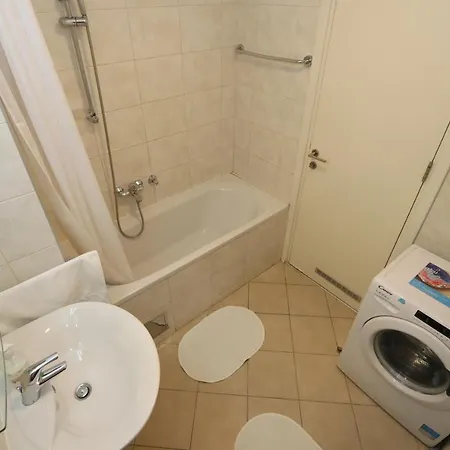 New Belville, Parking 5 Evra Dan شقة *