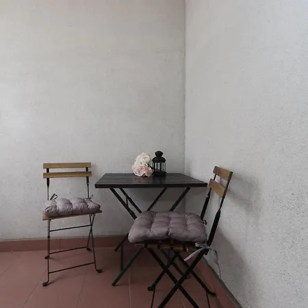 New Belville, Parking 5 Evra Dan *