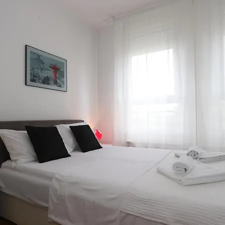 New Belville, Parking 5 Evra Dan