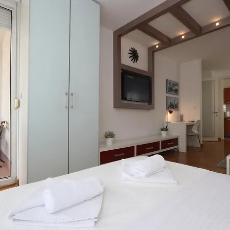 New Belville, Parking 5 Evra Dan Belgrade