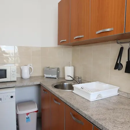 New Belville, Parking 5 Evra Dan