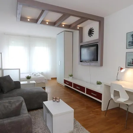 New Belville, Parking 5 Evra Dan Appartement